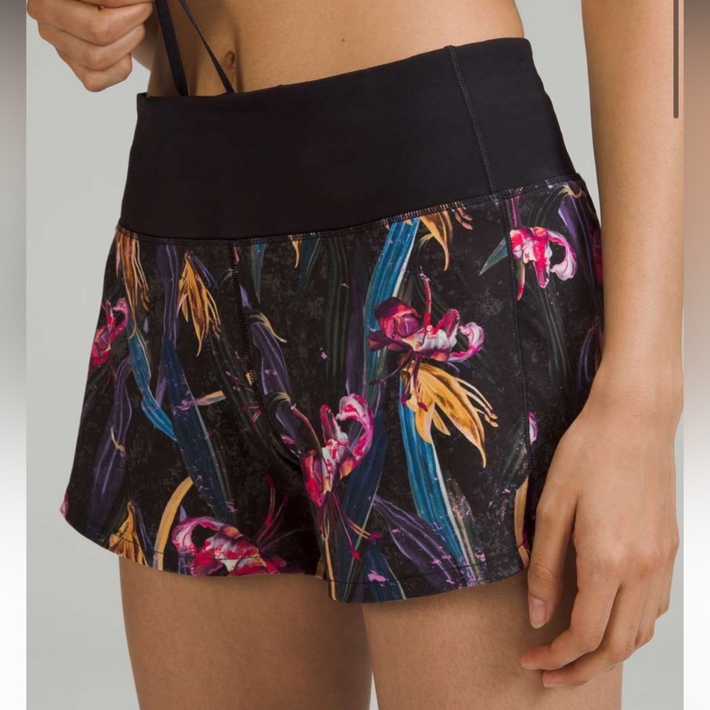 Lululemon Speed Up Mid-Rise Lined Short 4" | size 4 - Picture 8 of 9